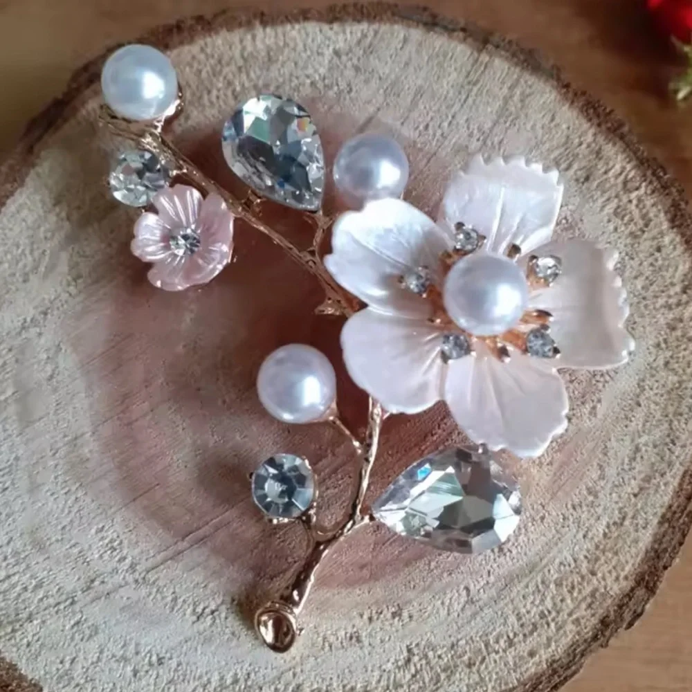 Stunning Blush Pink Floral Brooch ✨ Pearl Crystal Luxury Pin